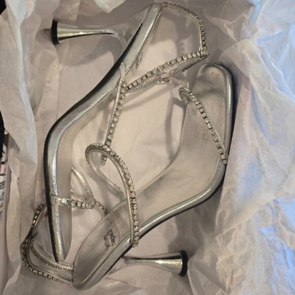 Jeffrey Campbell Demonica Sandal in Silver EUC Size 7.5 - Picture 5 of 7